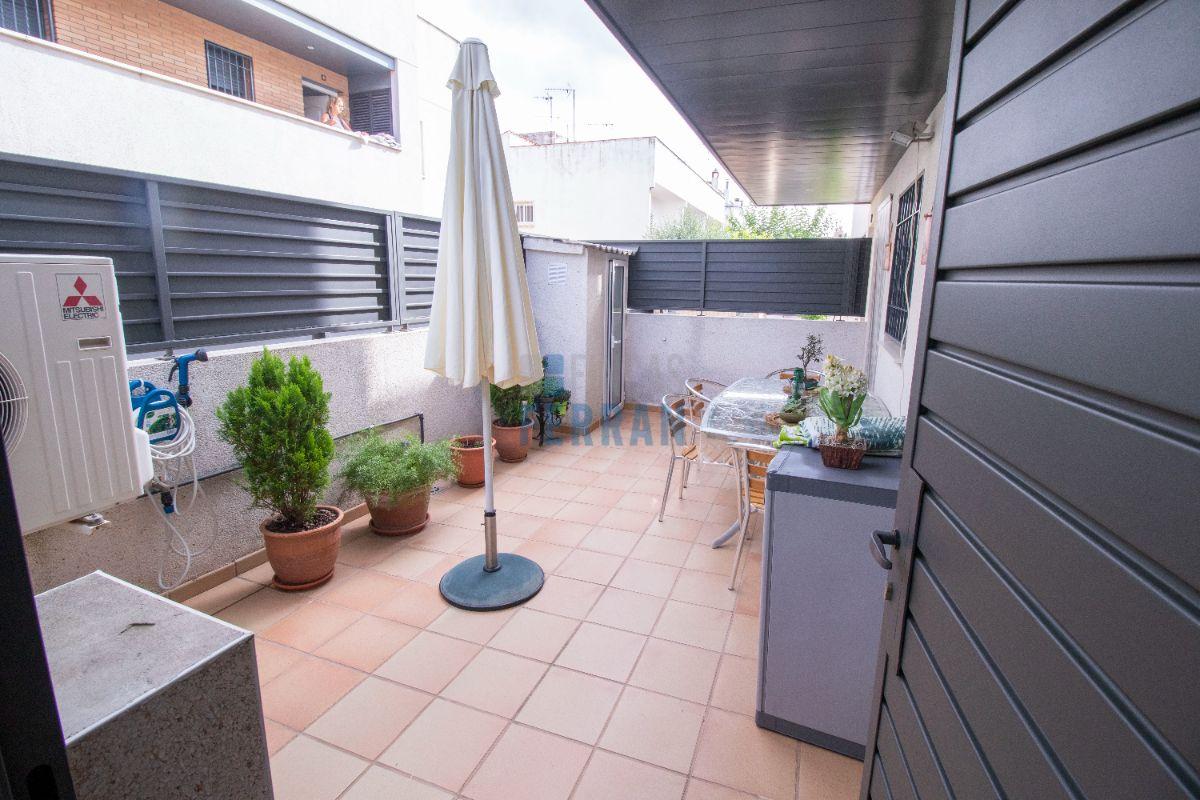 For sale of ground floor in Coma - Ruga