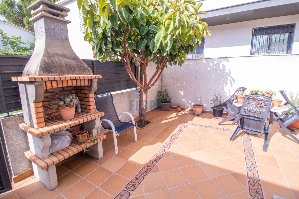 For sale of ground floor in Coma - Ruga