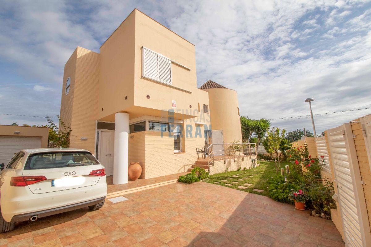 For sale of chalet in Calafell