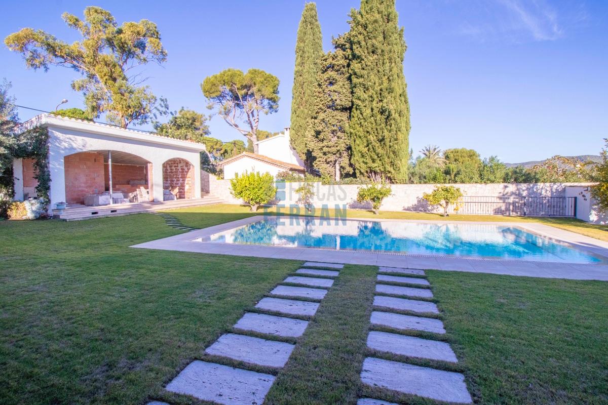 Venda de casa a Roda de Barà