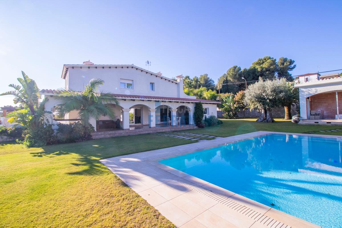 Venda de casa a Roda de Barà