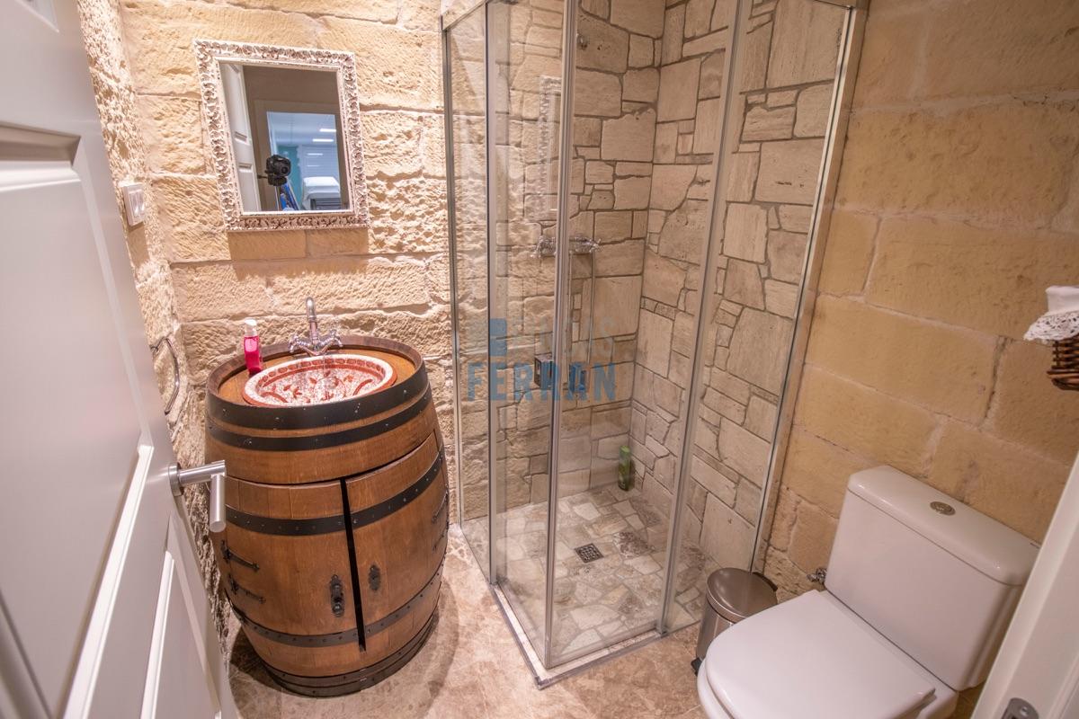 Venda de casa a Roda de Barà