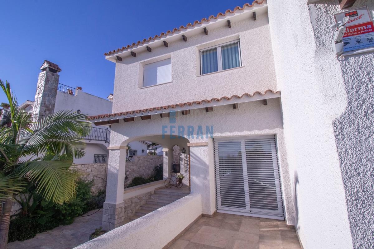 Venda de casa a Roda de Barà