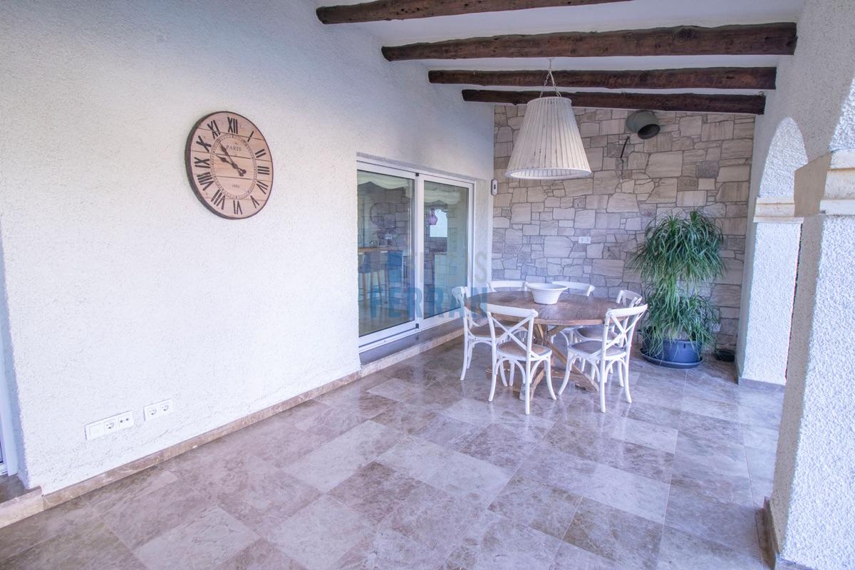 Venda de casa a Roda de Barà