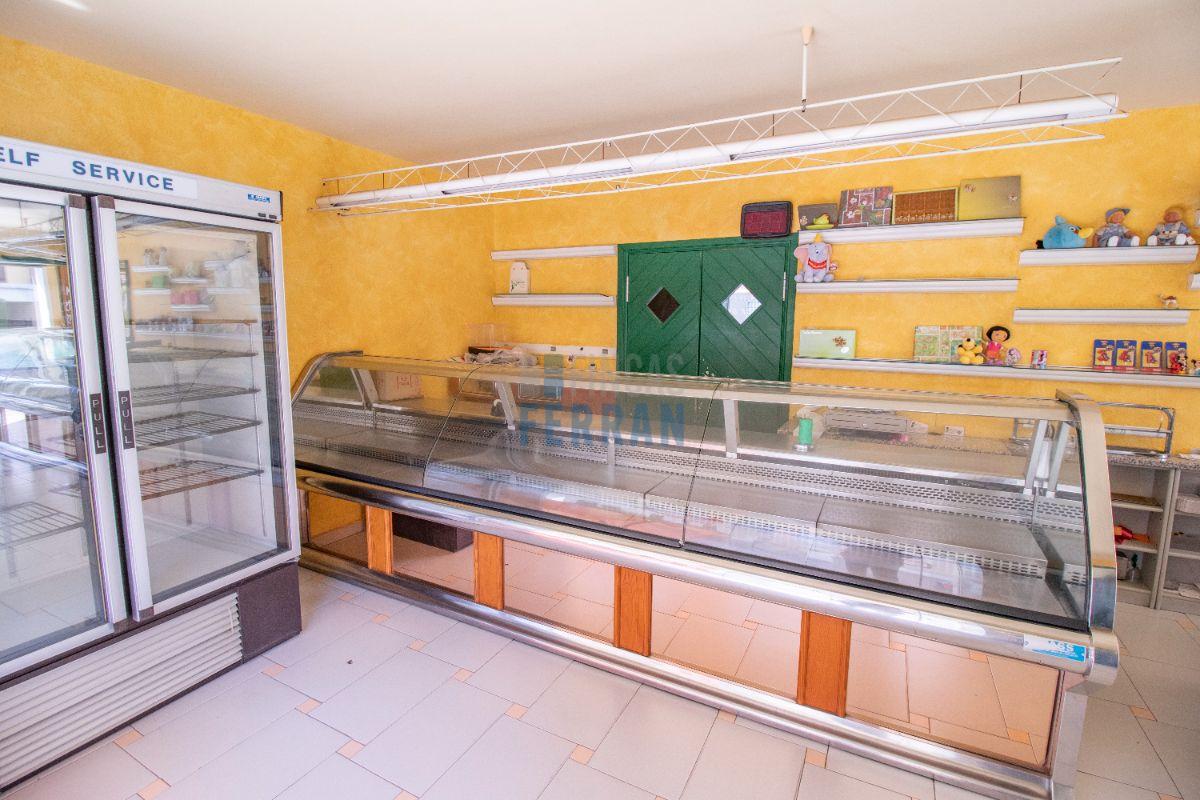 For sale of commercial in Coma - Ruga