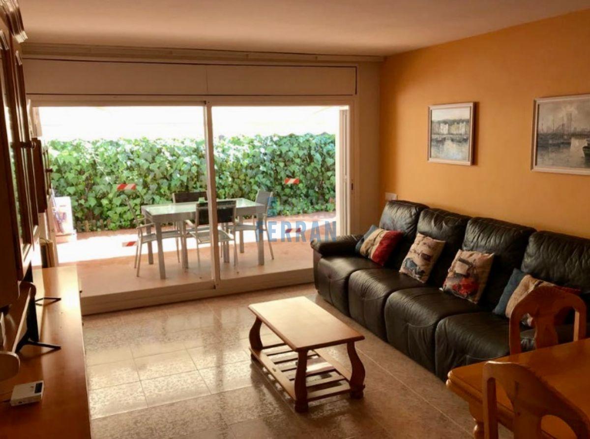 For sale of ground floor in Coma - Ruga