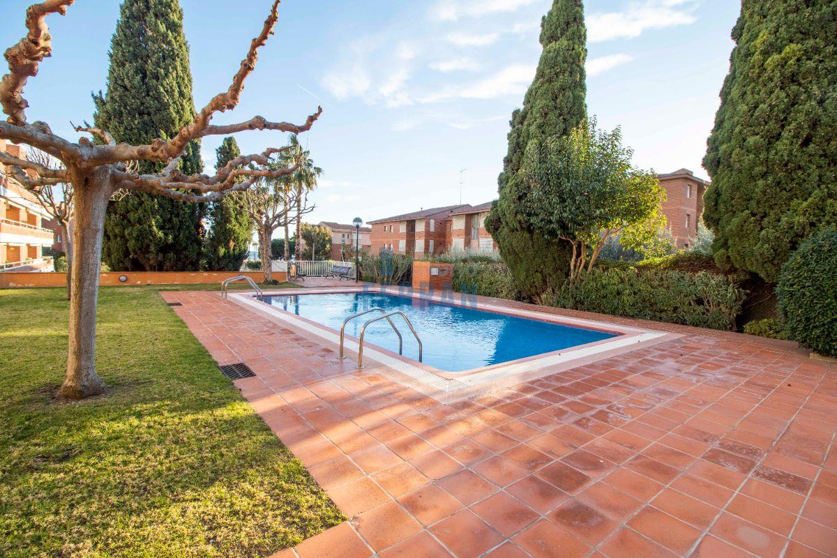 For sale of ground floor in Coma - Ruga