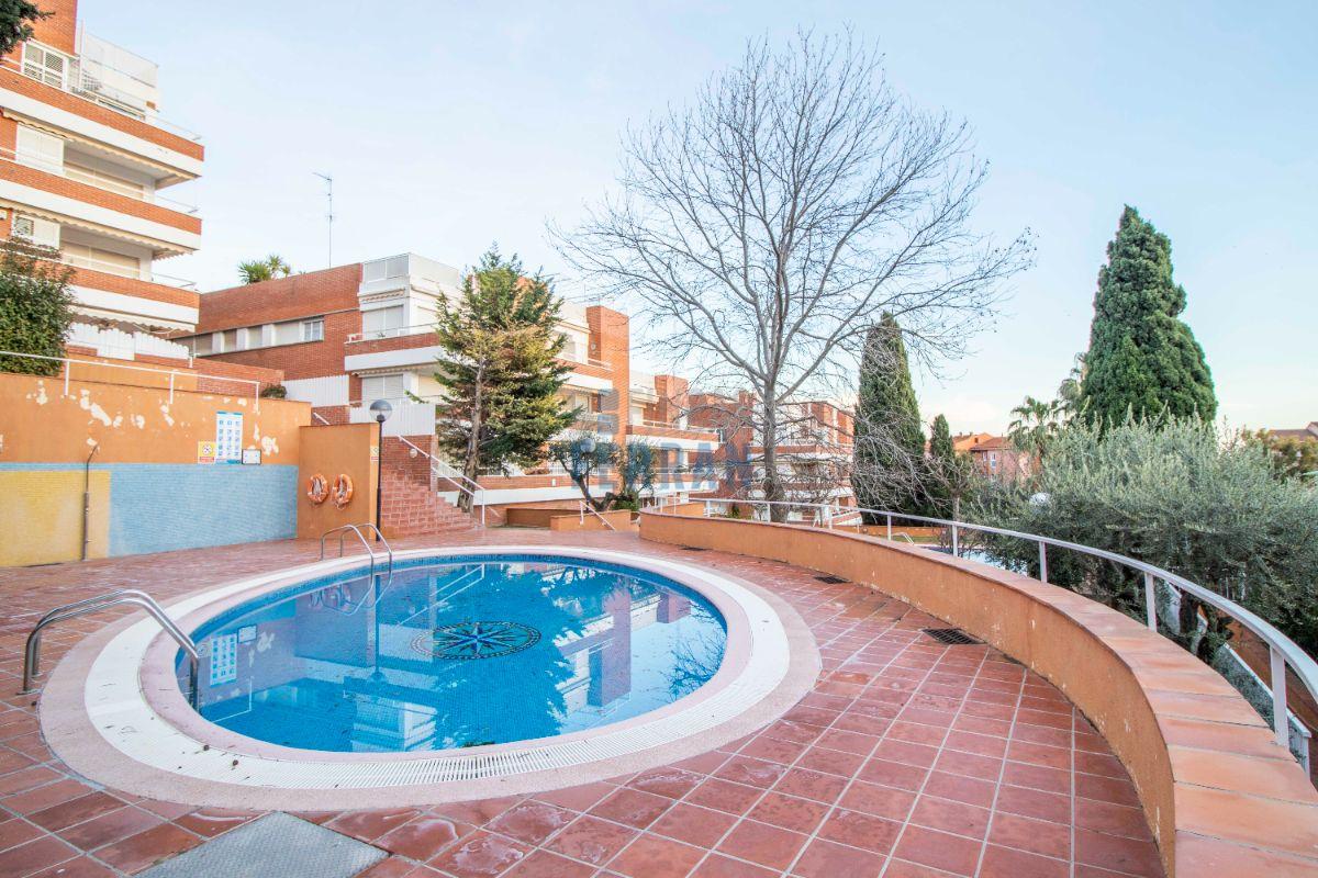 For sale of ground floor in Coma - Ruga
