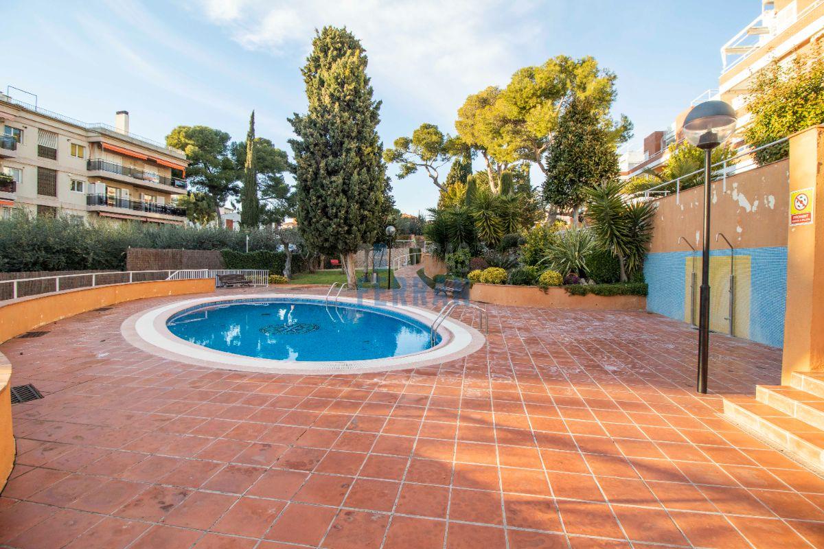 For sale of ground floor in Coma - Ruga