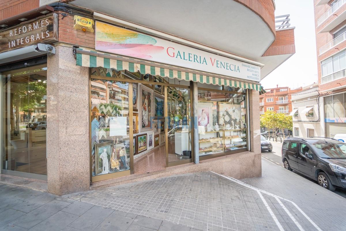 Venta de local comercial en Cornellà de Llobregat