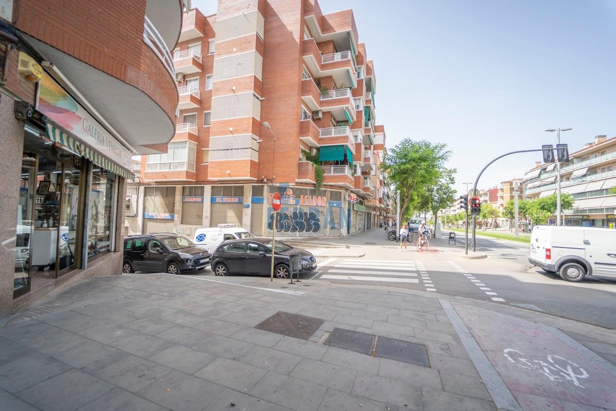 Продажа от

 Коммерческие помещения на Cornellà de Llobregat