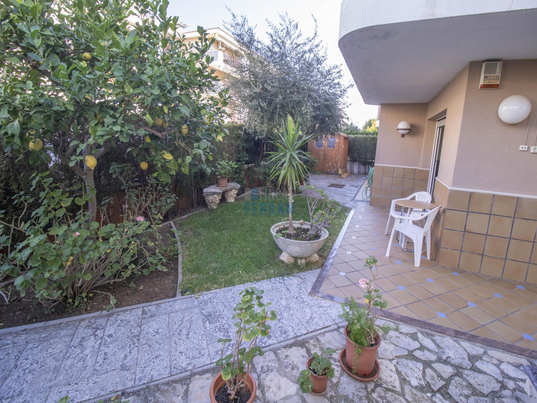 Venta de planta baja en Coma - Ruga