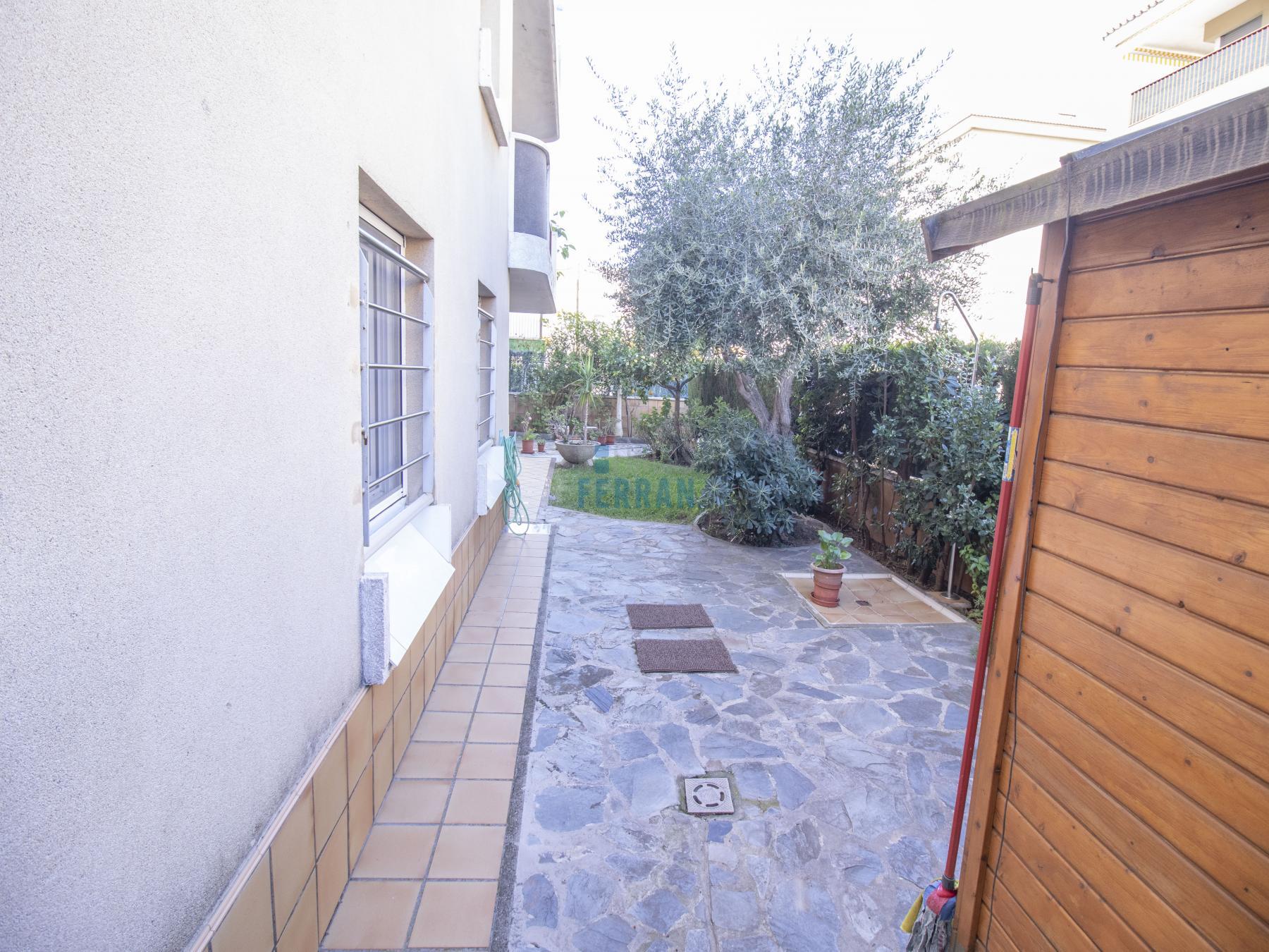Venta de planta baja en Coma - Ruga