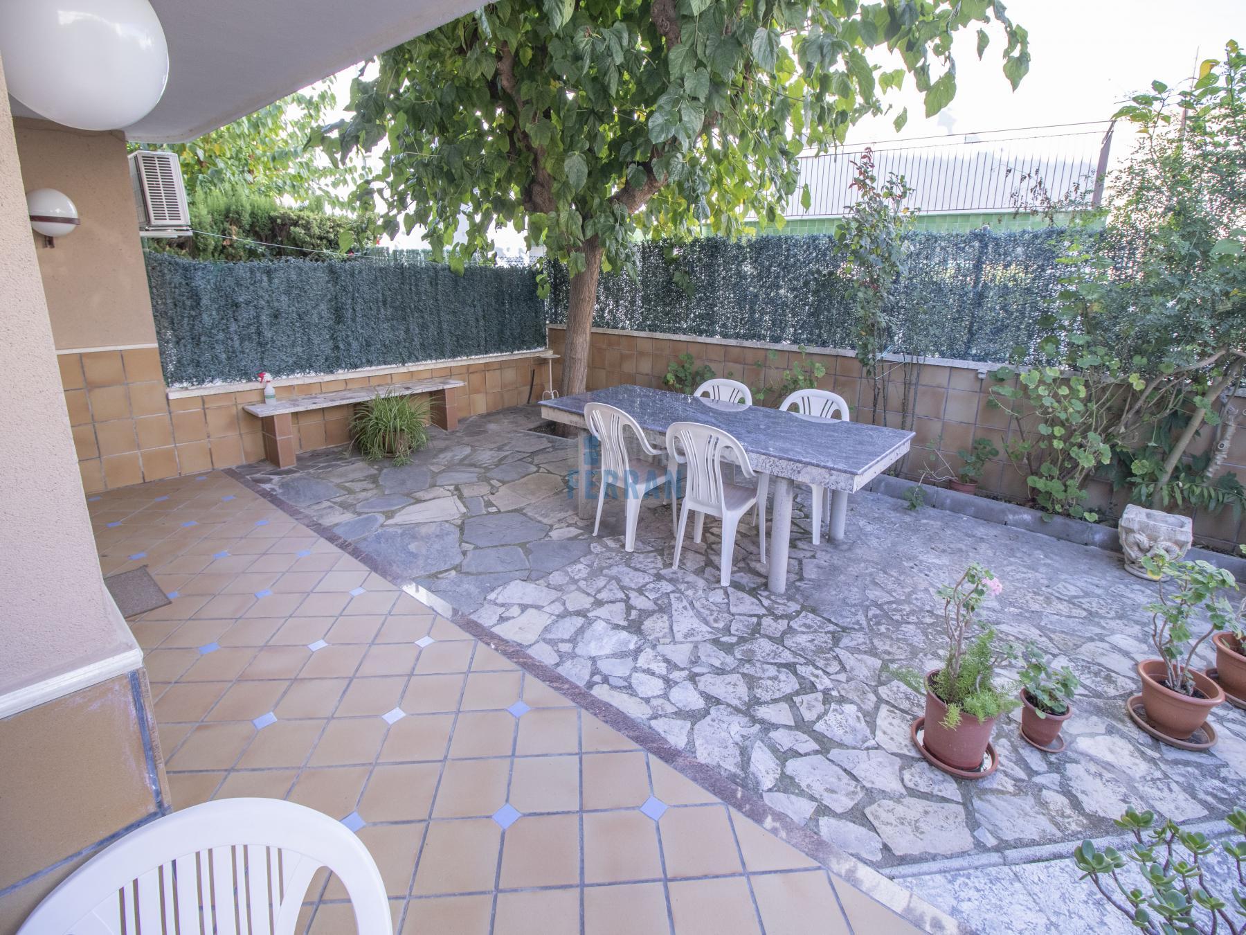 Venta de planta baja en Coma - Ruga