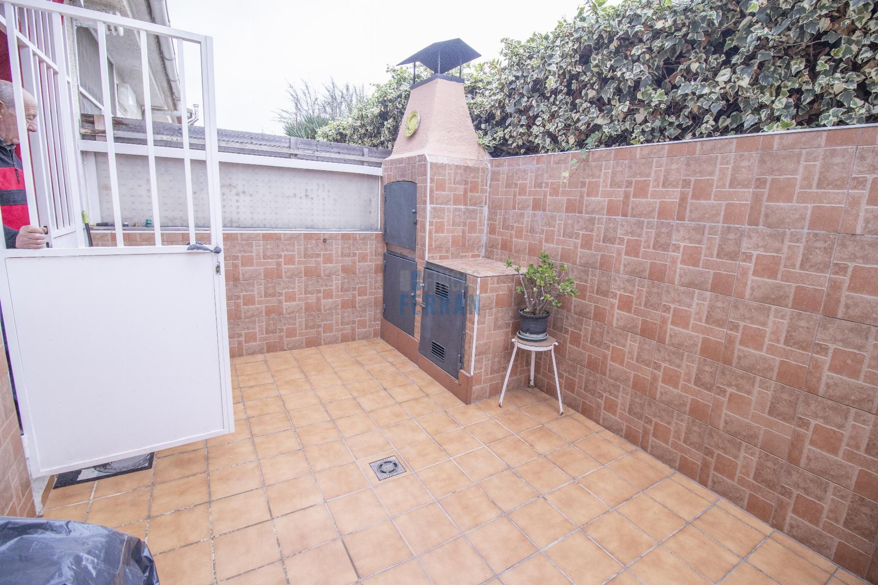 For sale of house in Coma - Ruga