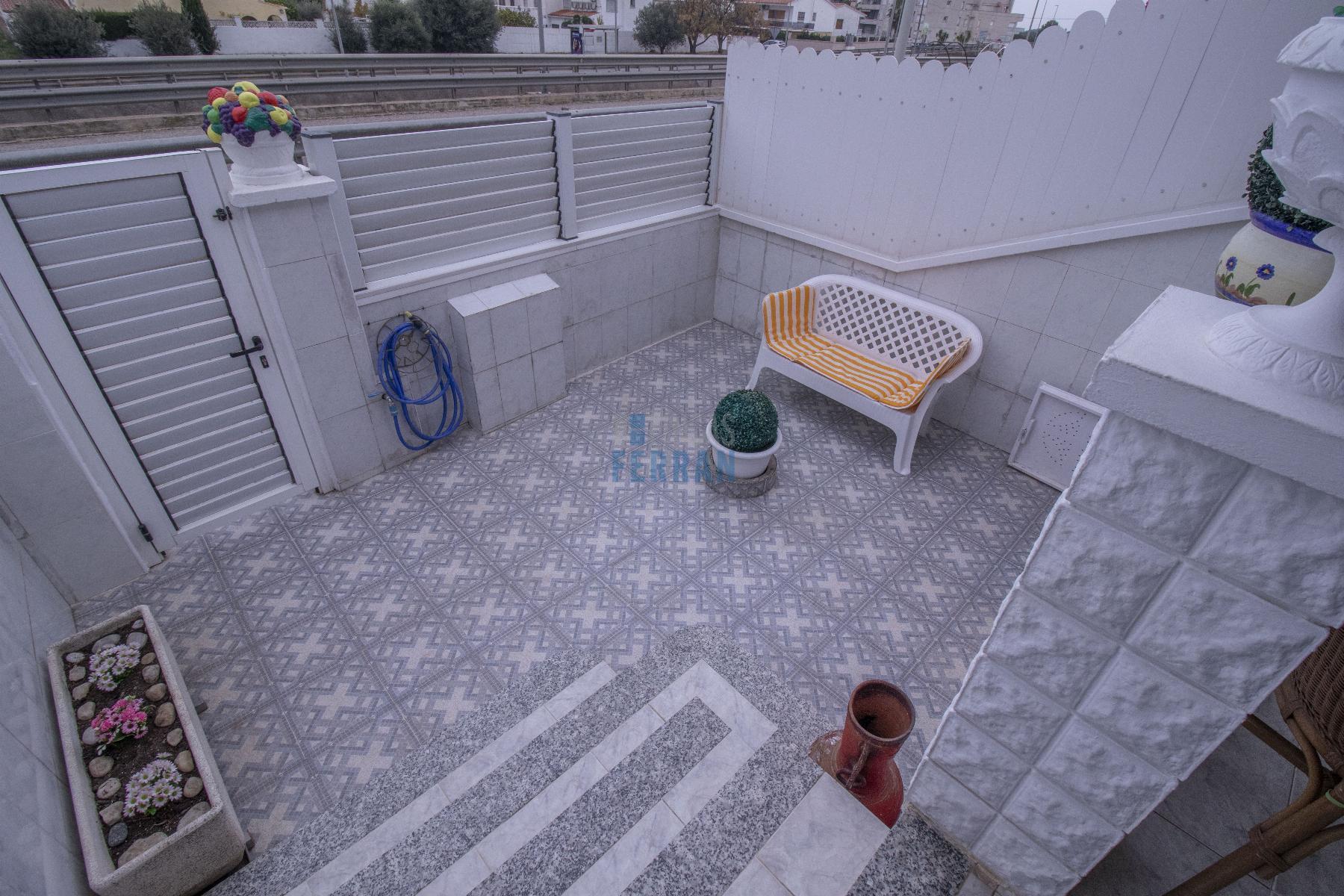 For sale of house in Coma - Ruga