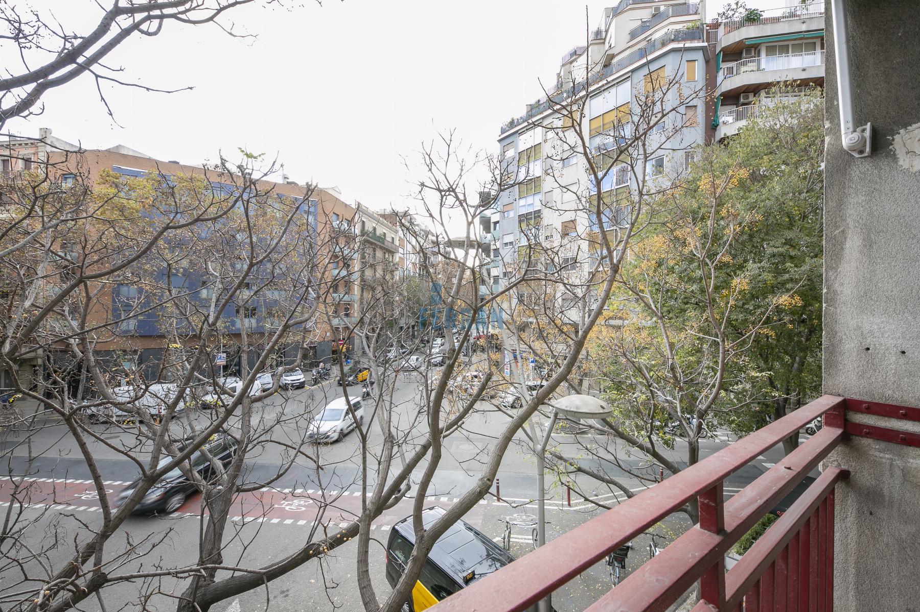 For sale of flat in Barcelona