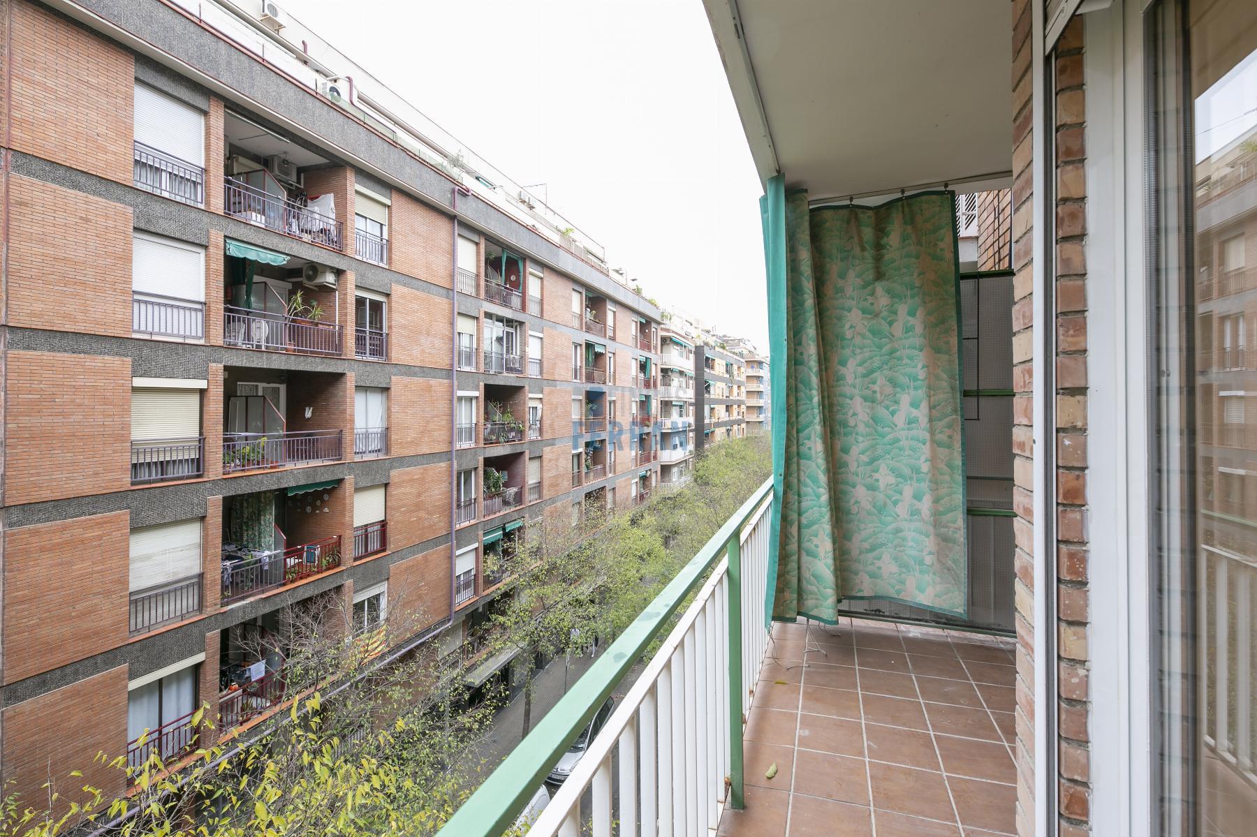 For sale of flat in Barcelona