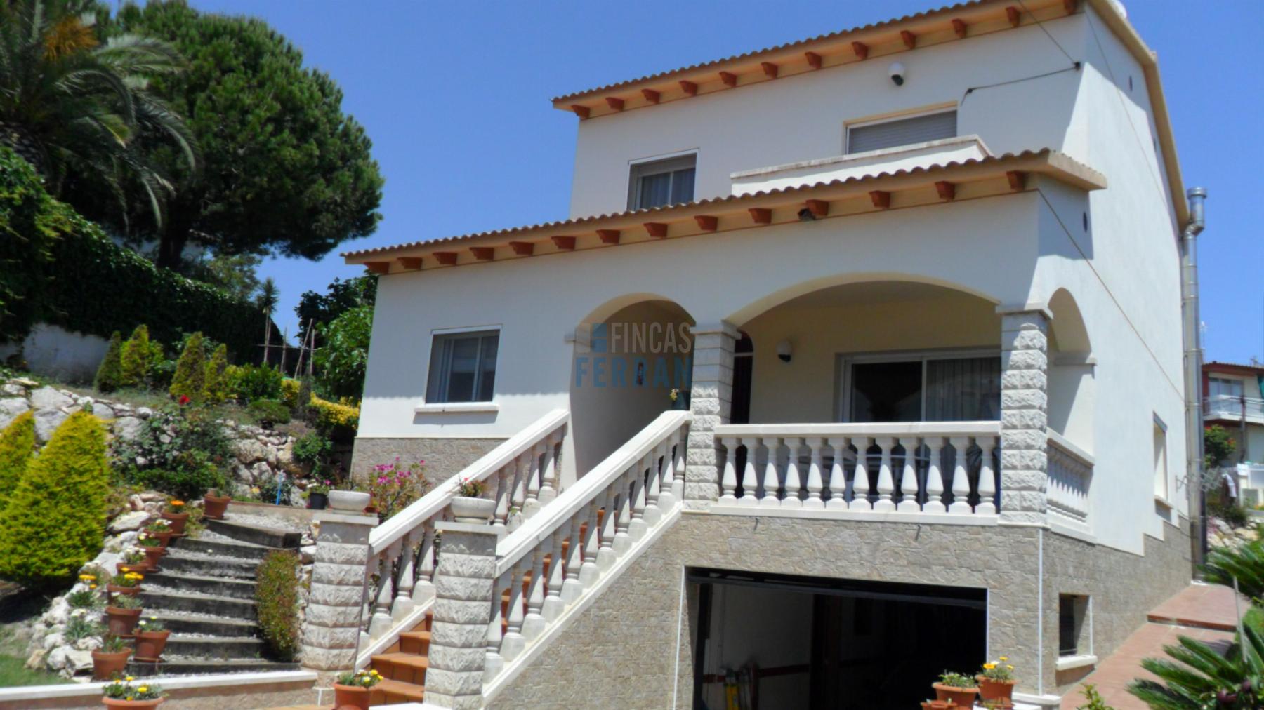 For sale of house in Coma - Ruga