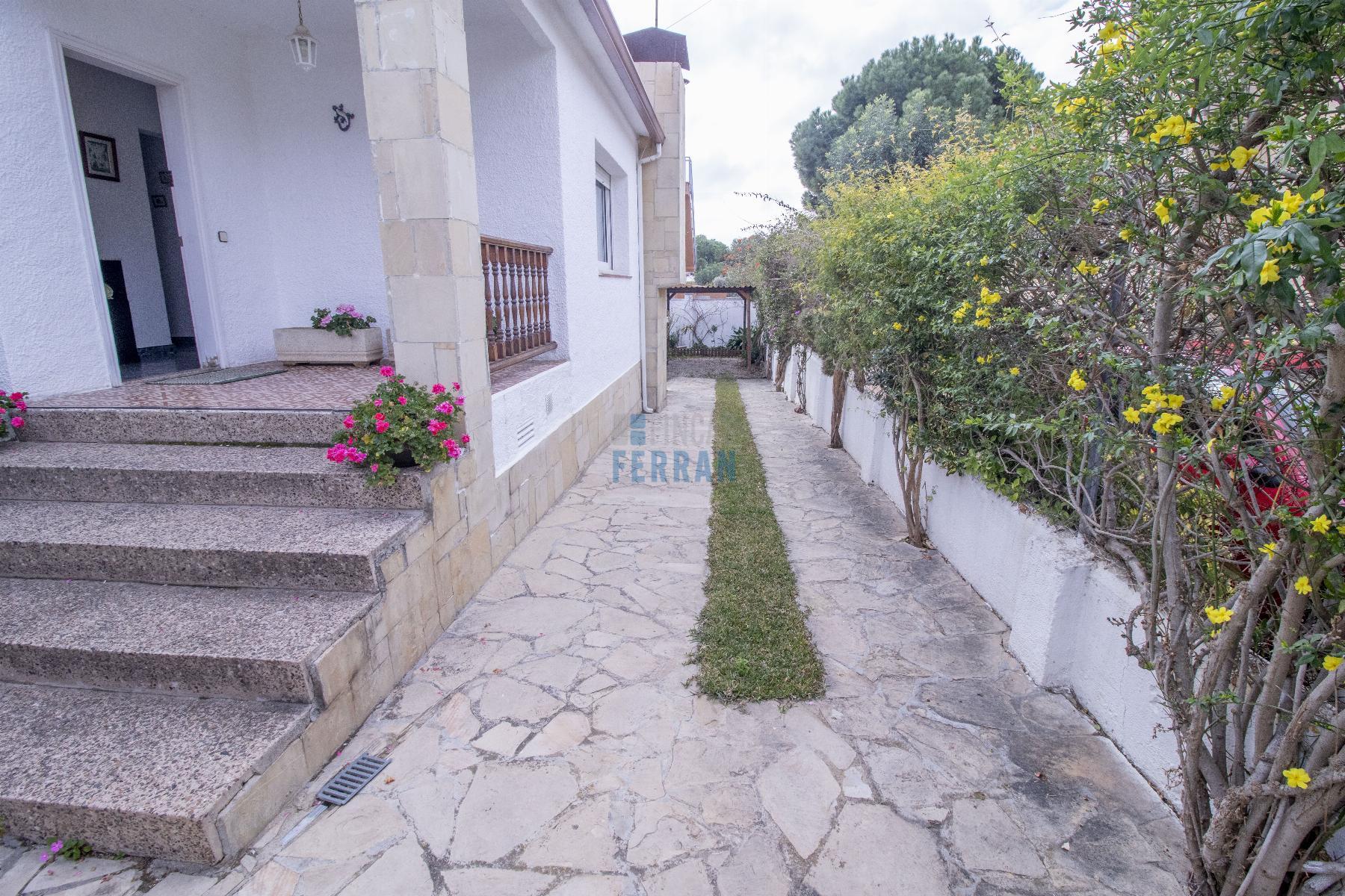 For sale of house in Coma - Ruga