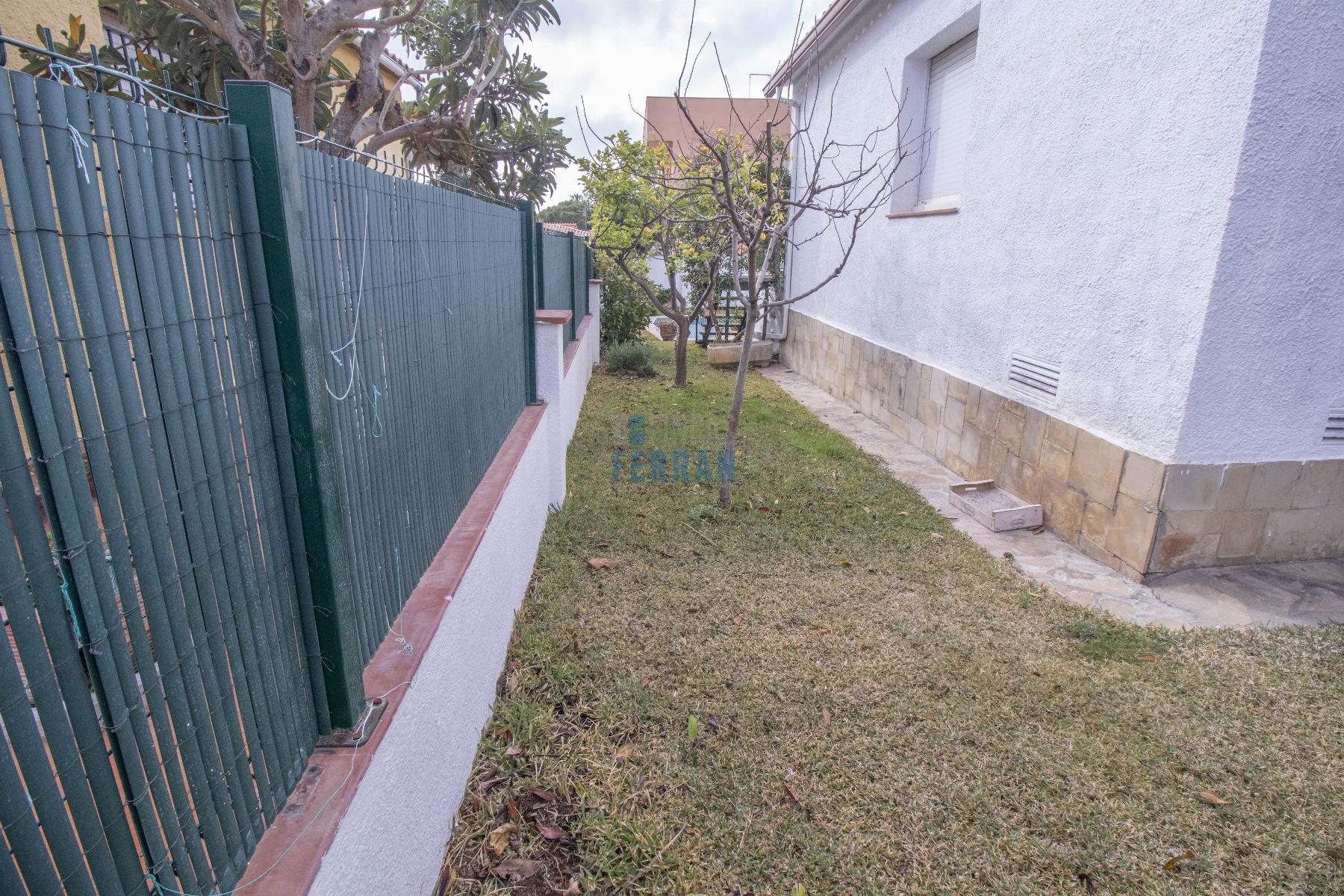 For sale of house in Coma - Ruga
