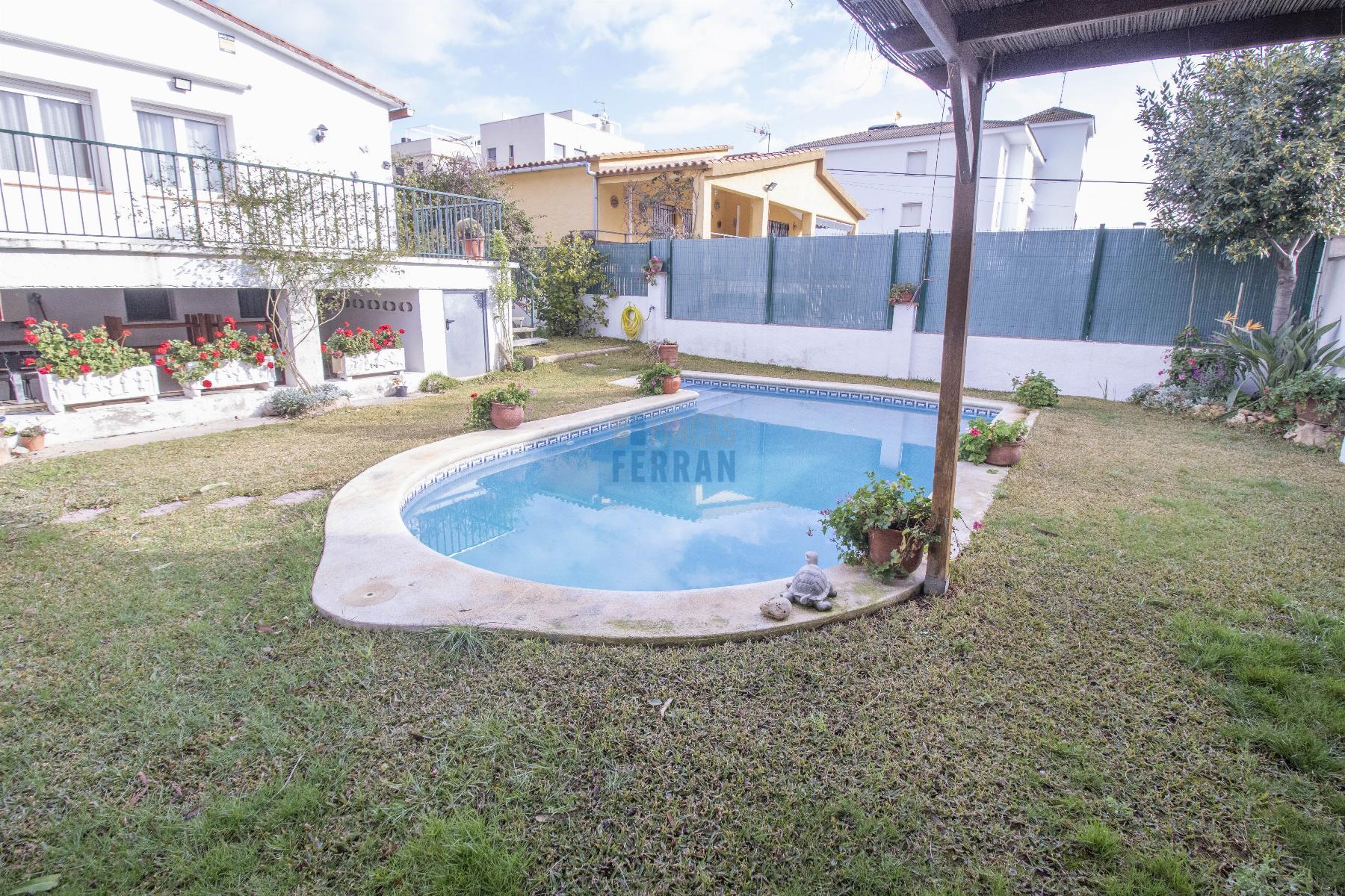 For sale of house in Coma - Ruga