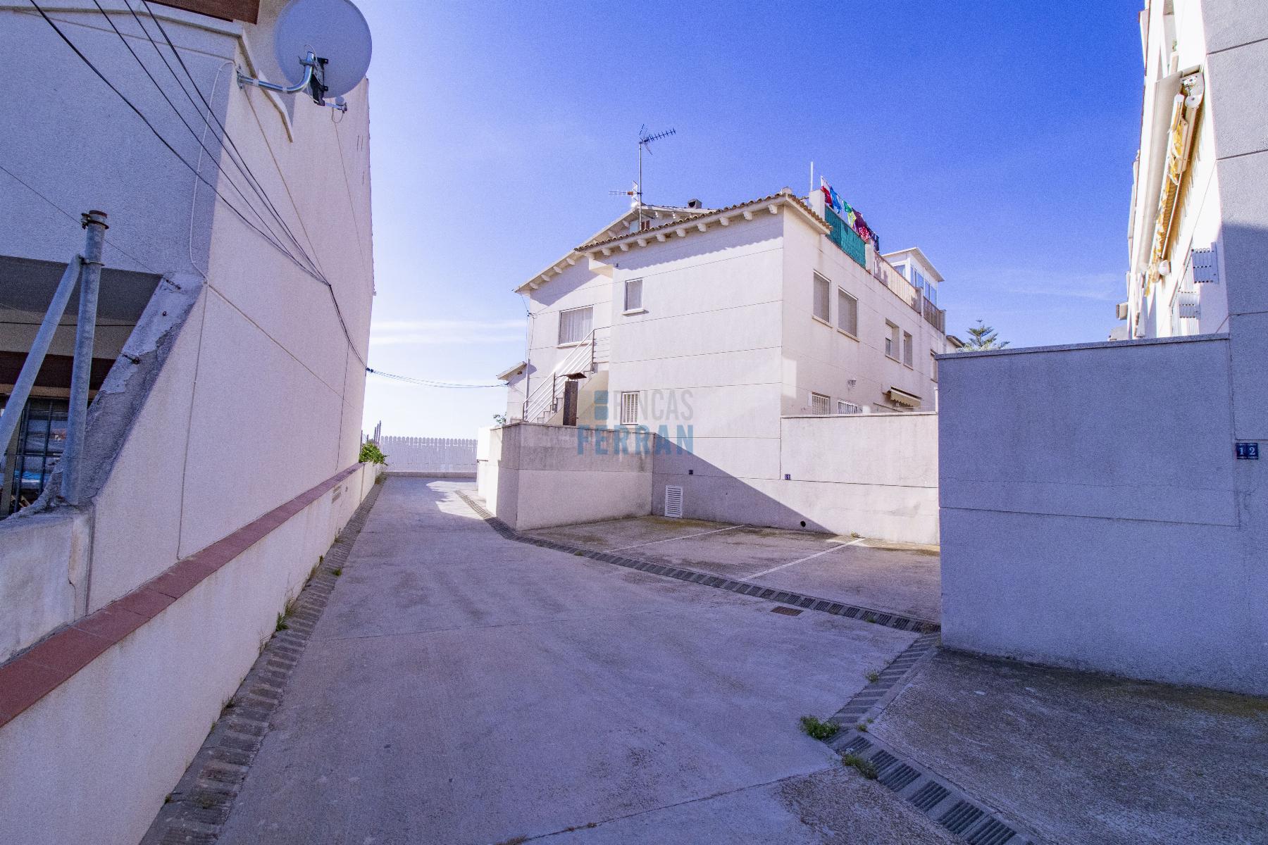 For sale of ground floor in Coma - Ruga