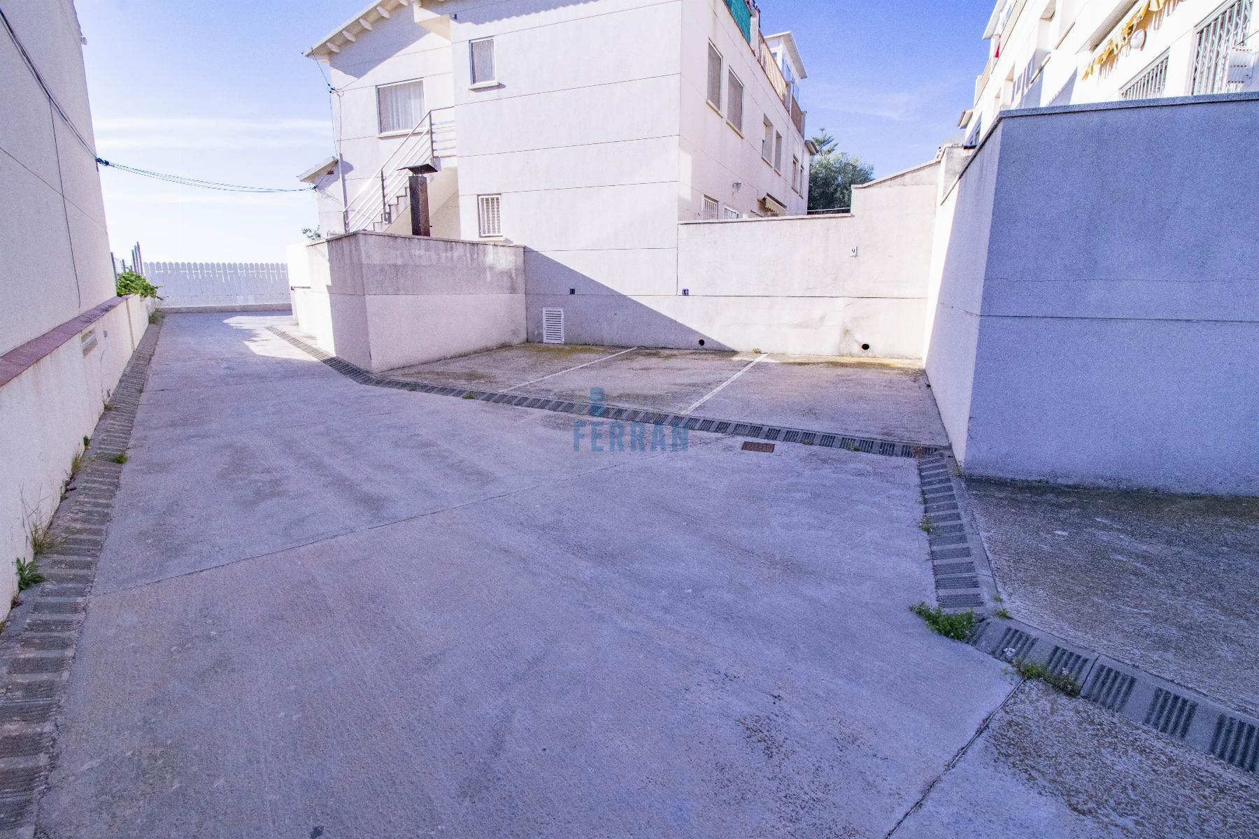 For sale of ground floor in Coma - Ruga