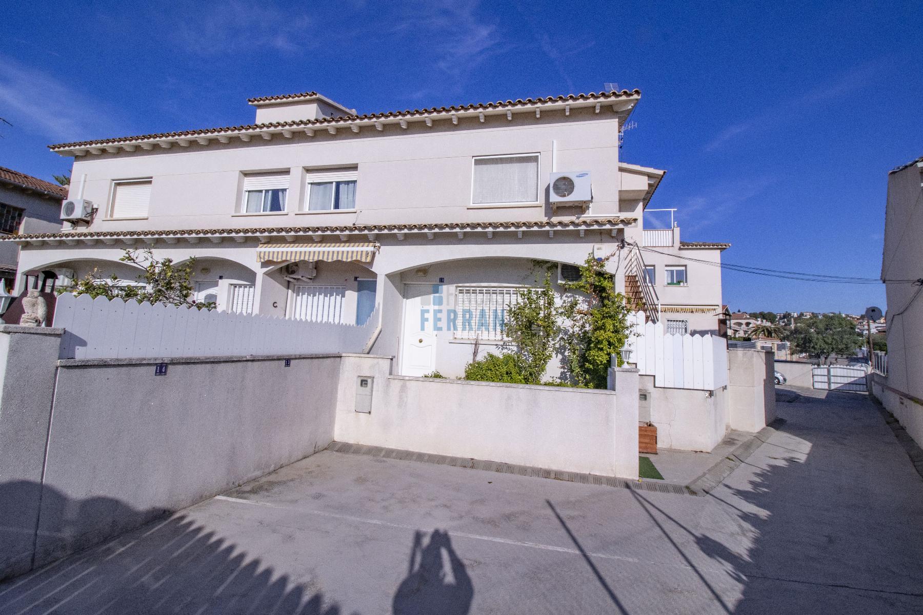 For sale of ground floor in Coma - Ruga