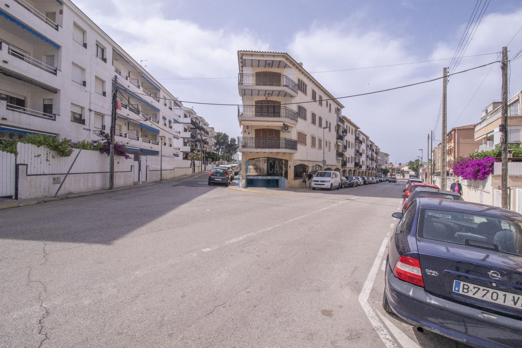 For sale of garage in Coma - Ruga