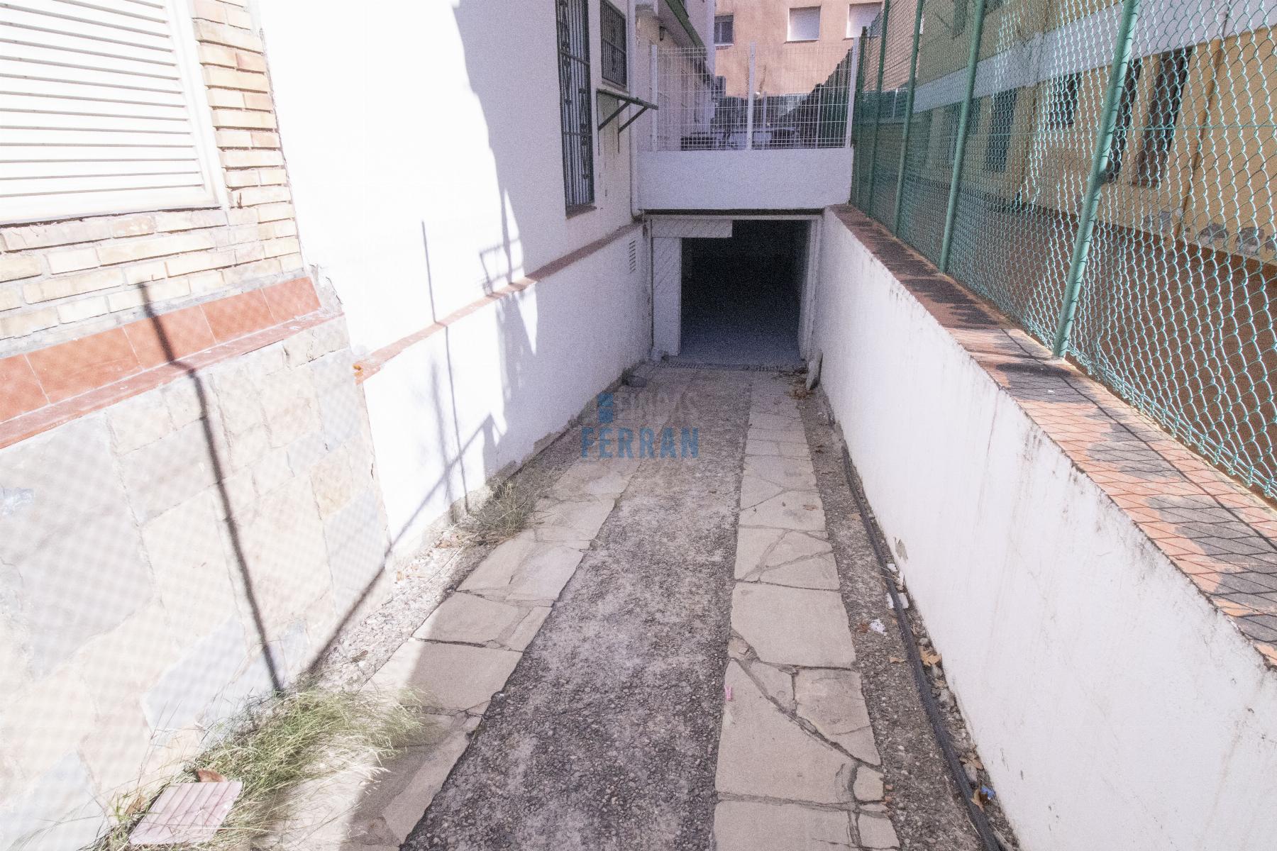 For sale of garage in Coma - Ruga