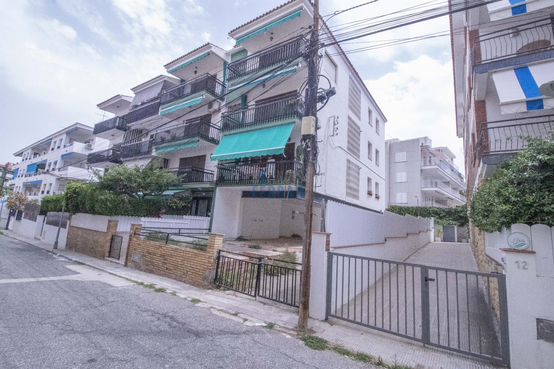 For sale of ground floor in Coma - Ruga