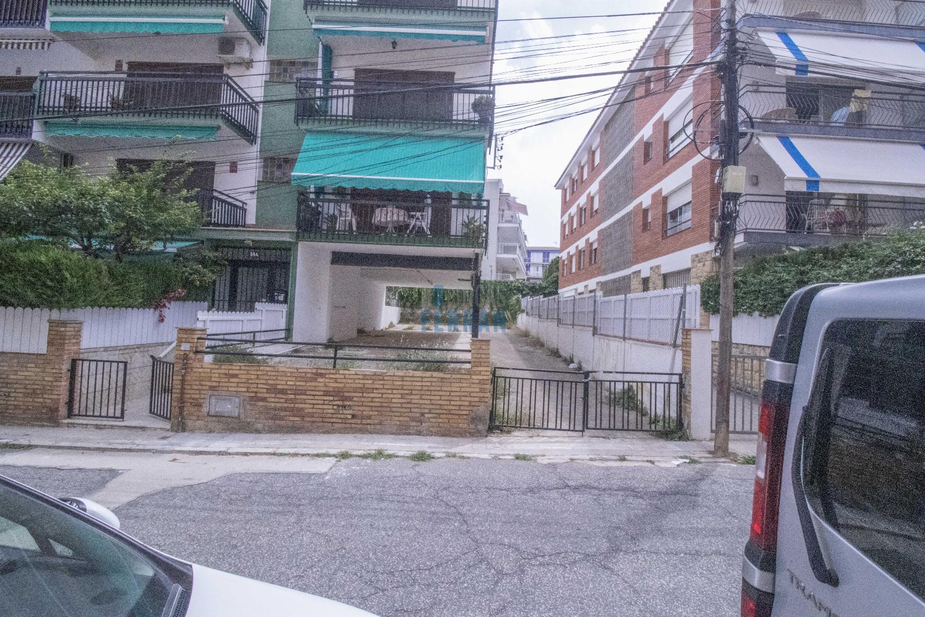 For sale of ground floor in Coma - Ruga