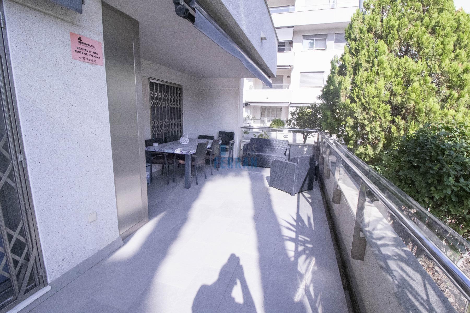 For sale of ground floor in Coma - Ruga
