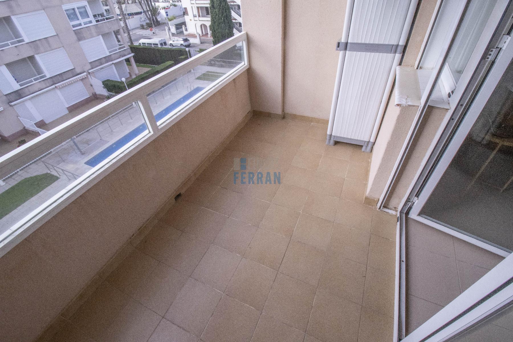 For sale of penthouse in Coma - Ruga