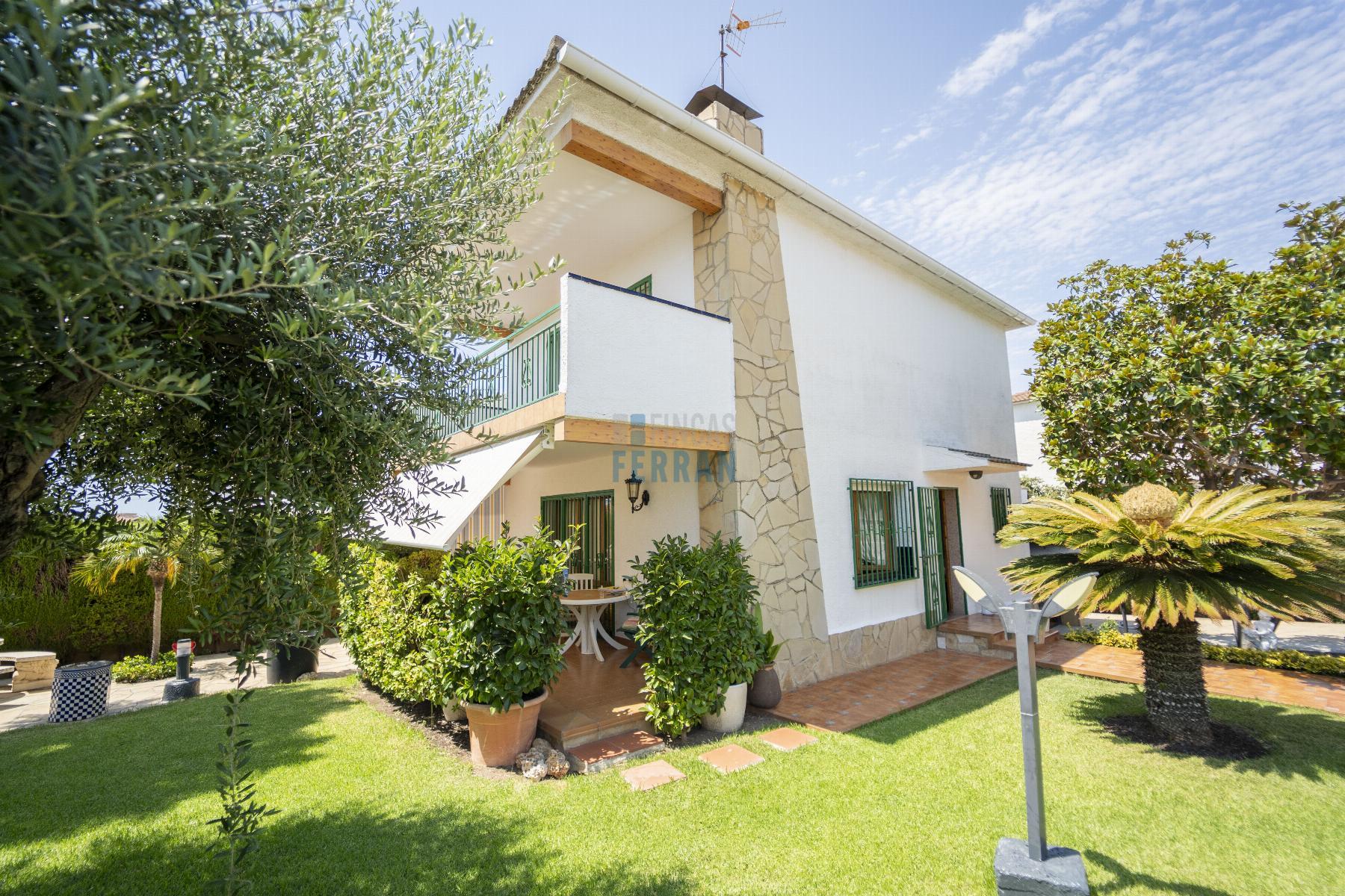 For sale of house in Coma - Ruga