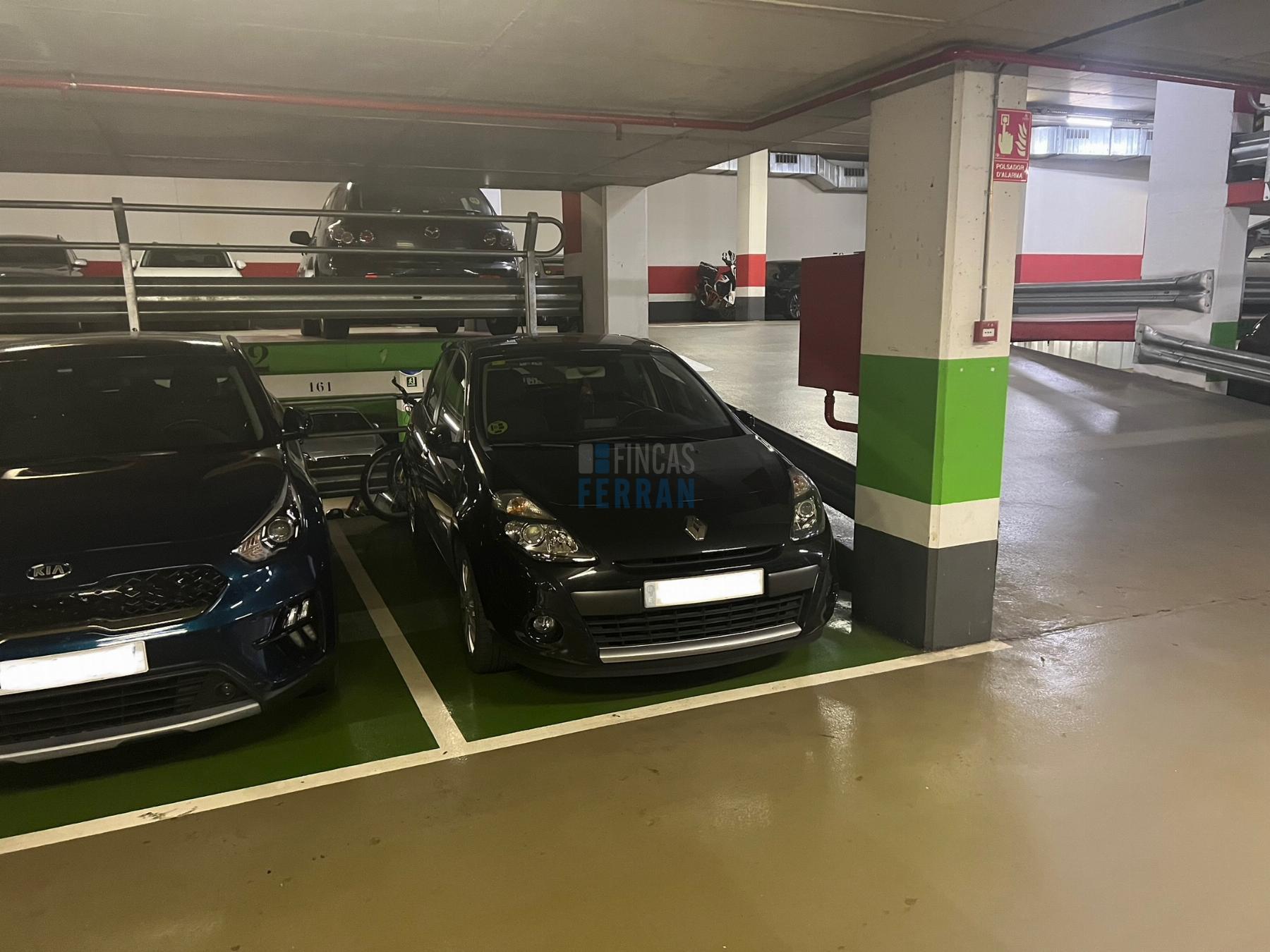 For sale of garage in Barcelona