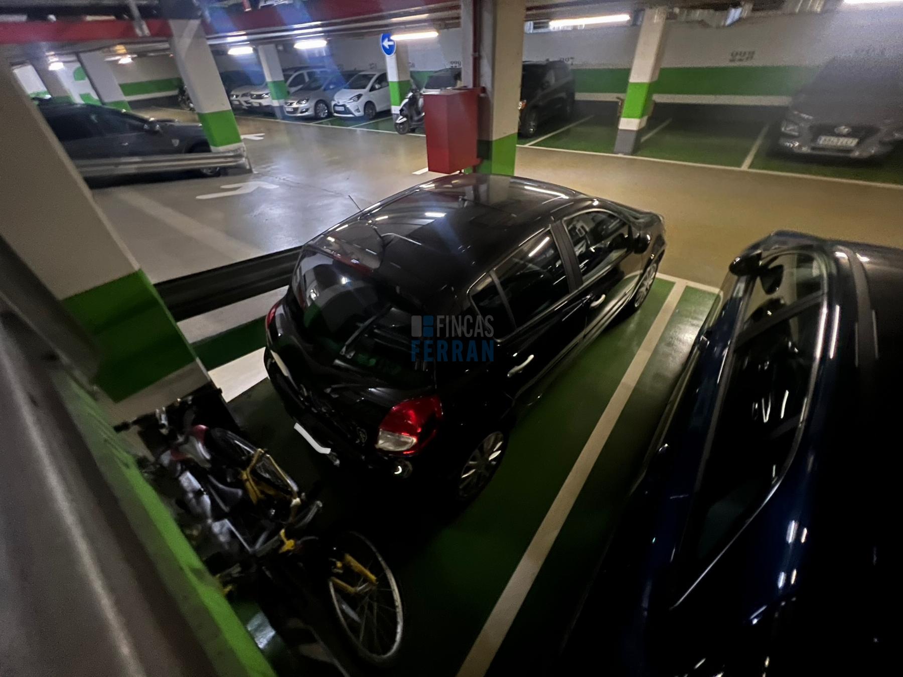 For sale of garage in Barcelona