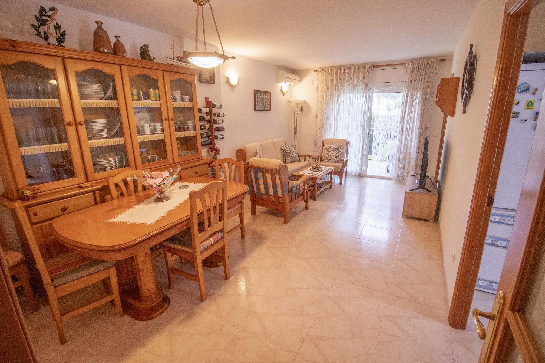 For sale of ground floor in Coma - Ruga
