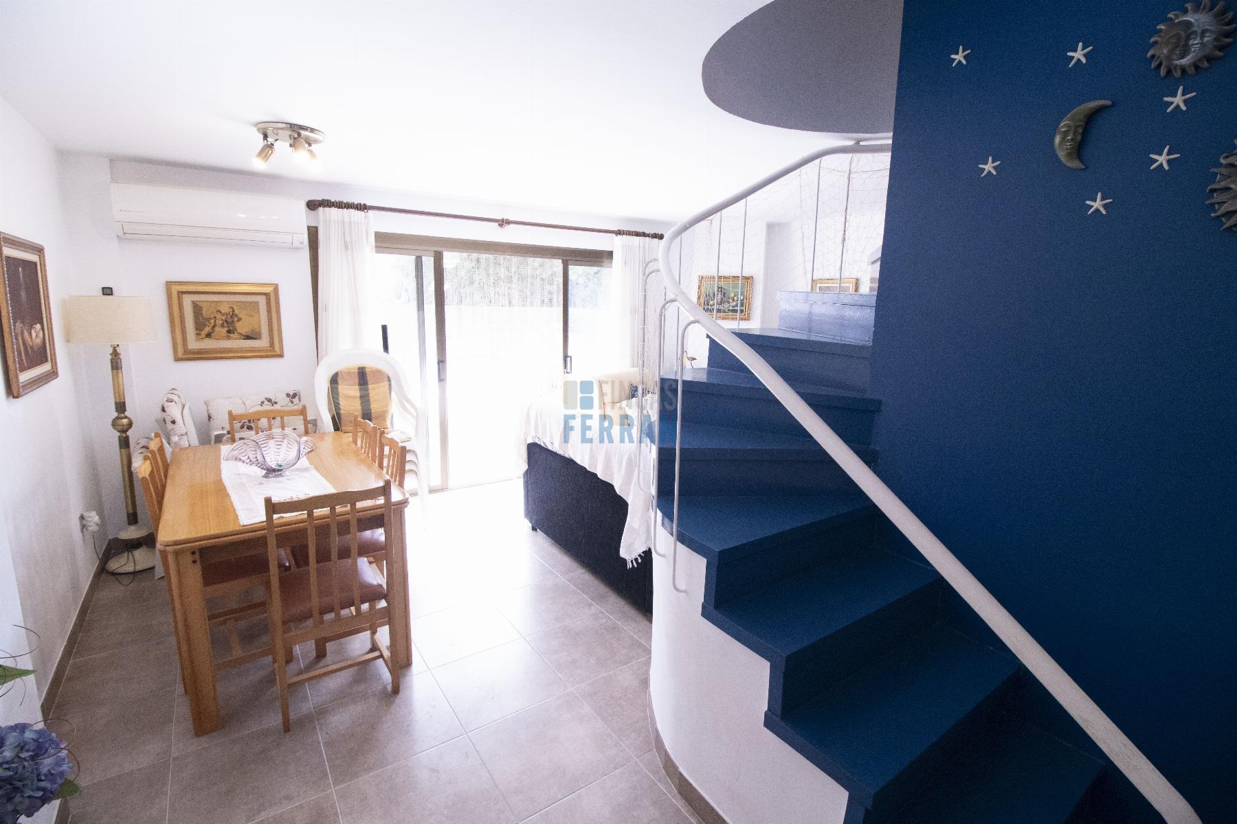 For sale of duplex in Coma - Ruga