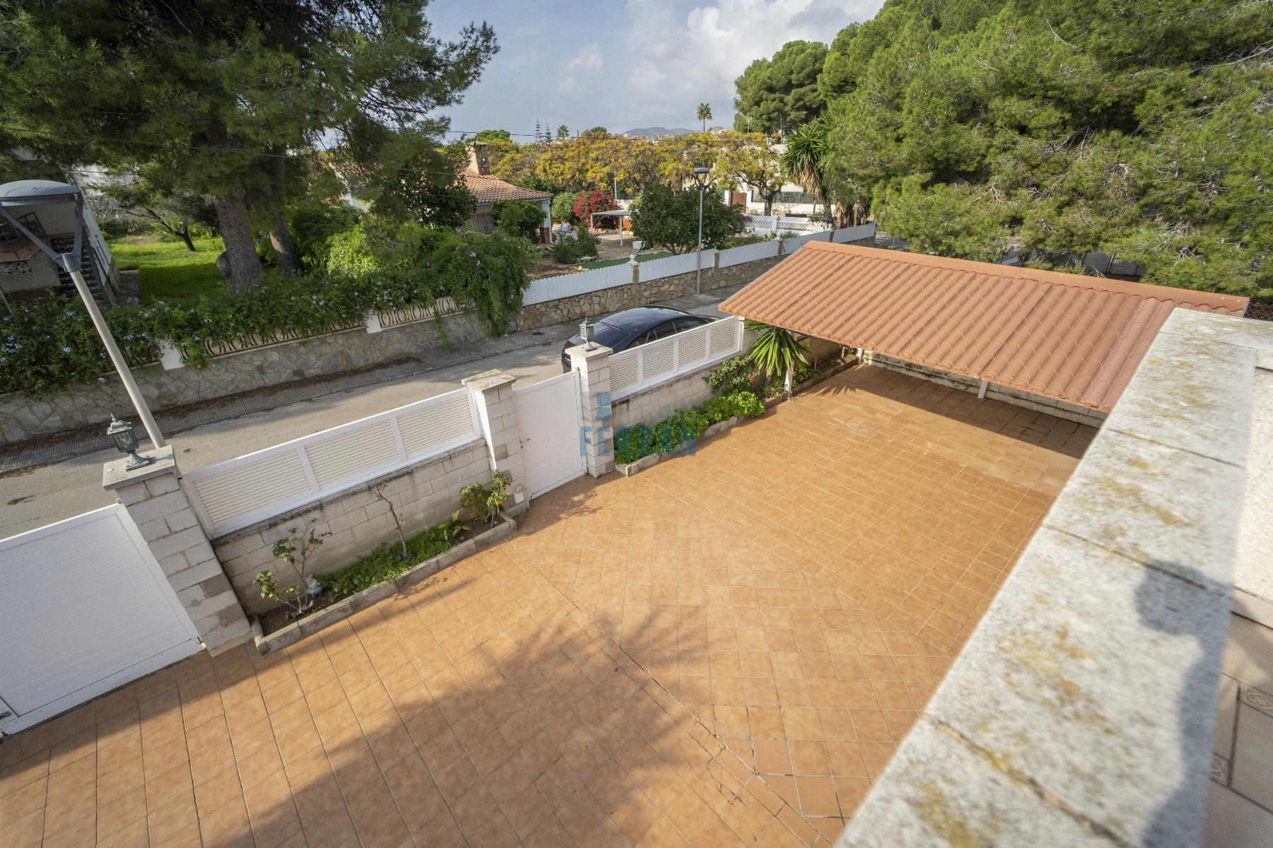 For sale of house in Coma - Ruga