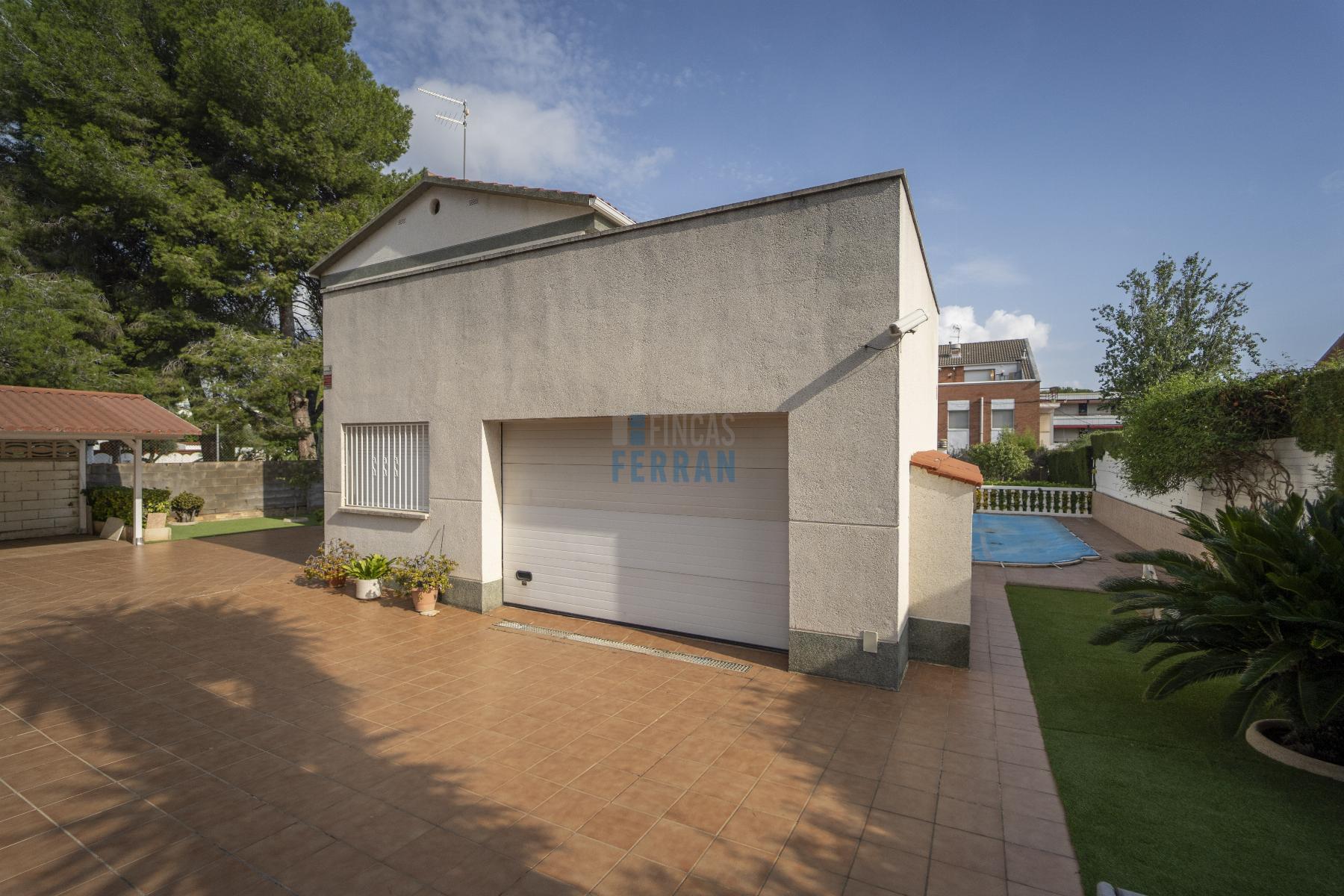 For sale of house in Coma - Ruga