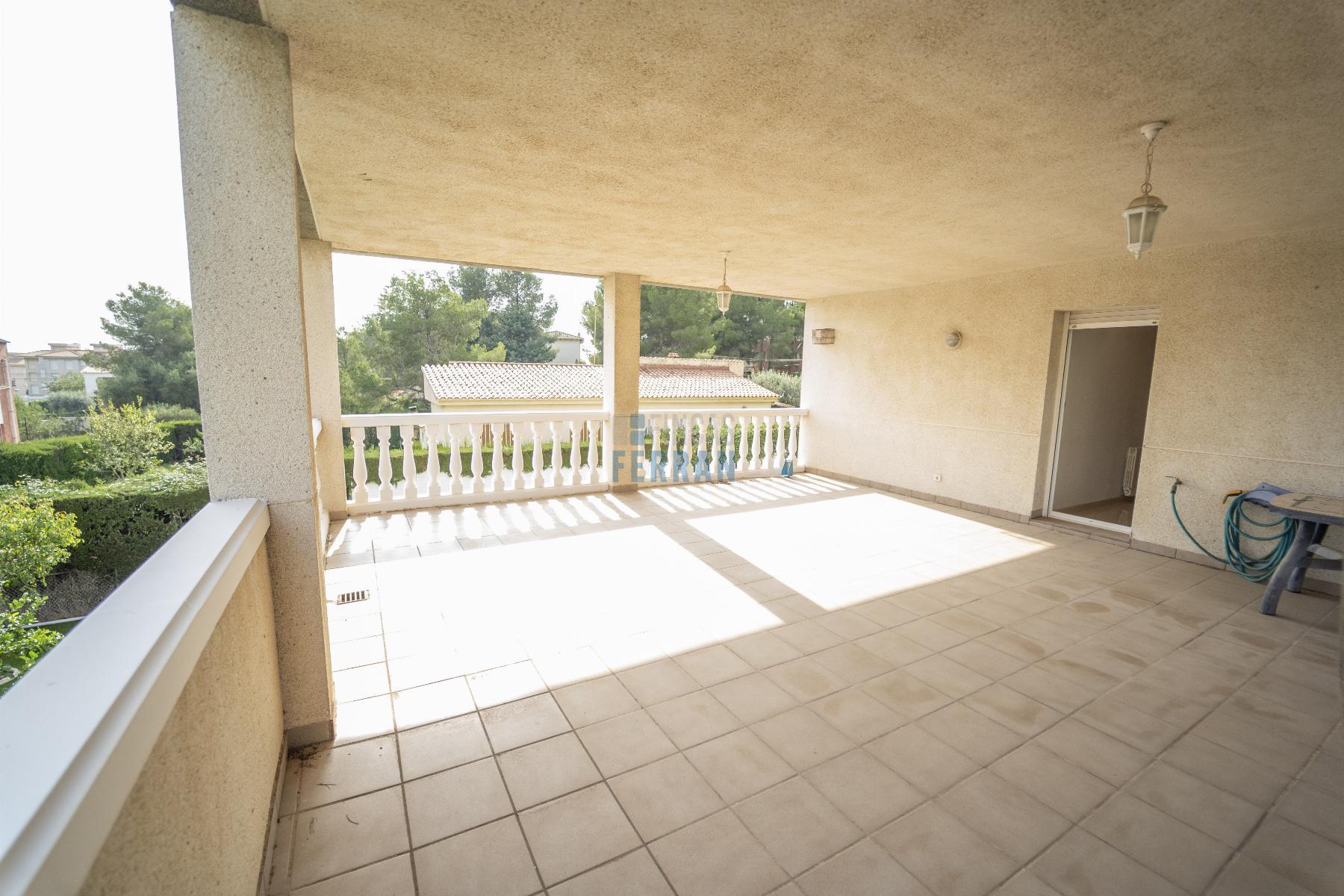 For sale of house in Coma - Ruga