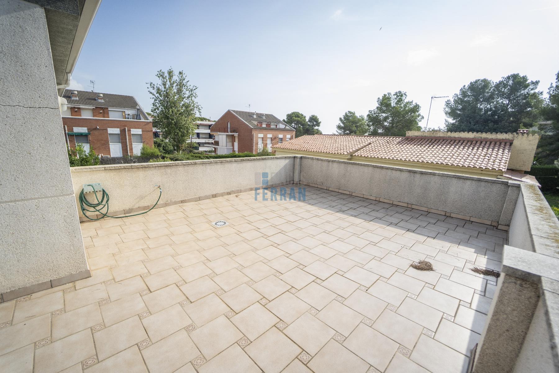 For sale of house in Coma - Ruga