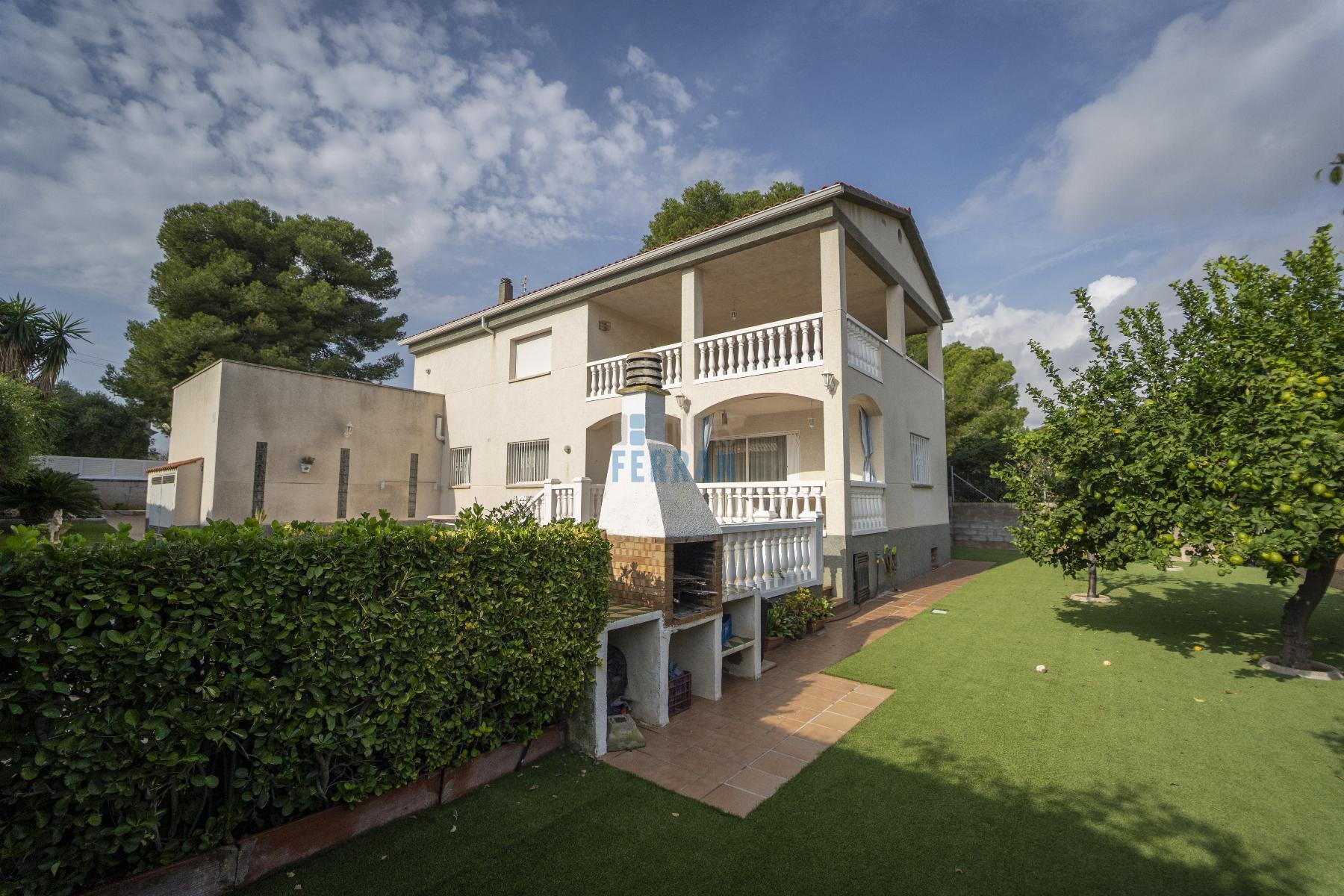For sale of house in Coma - Ruga