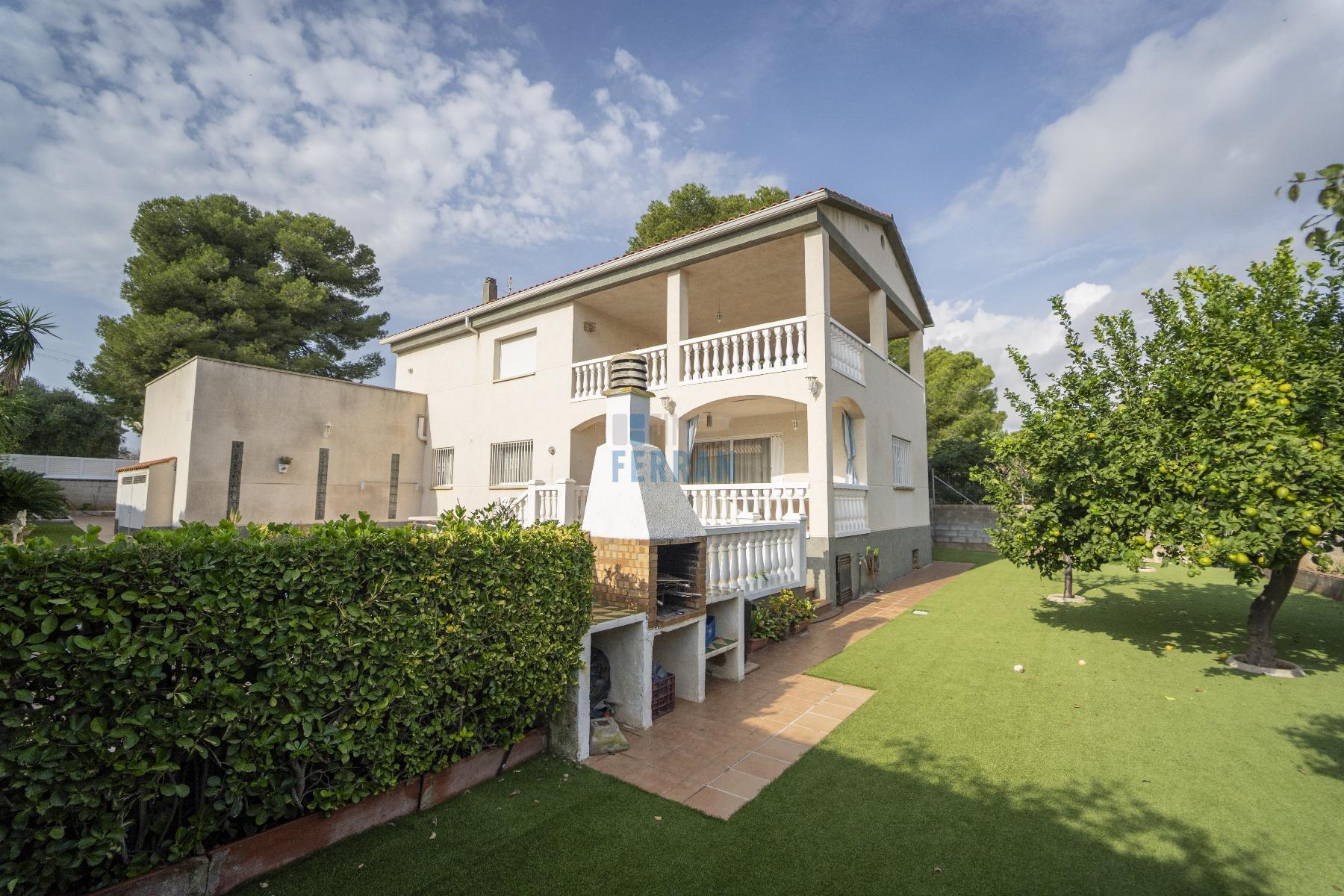 For sale of house in Coma - Ruga