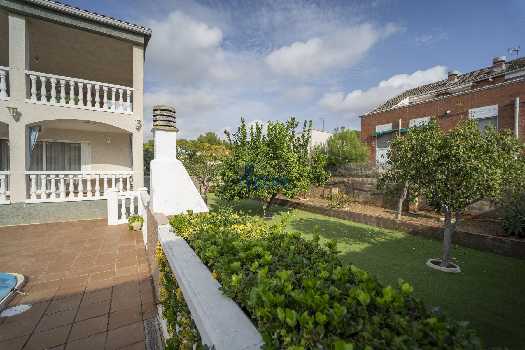 For sale of house in Coma - Ruga