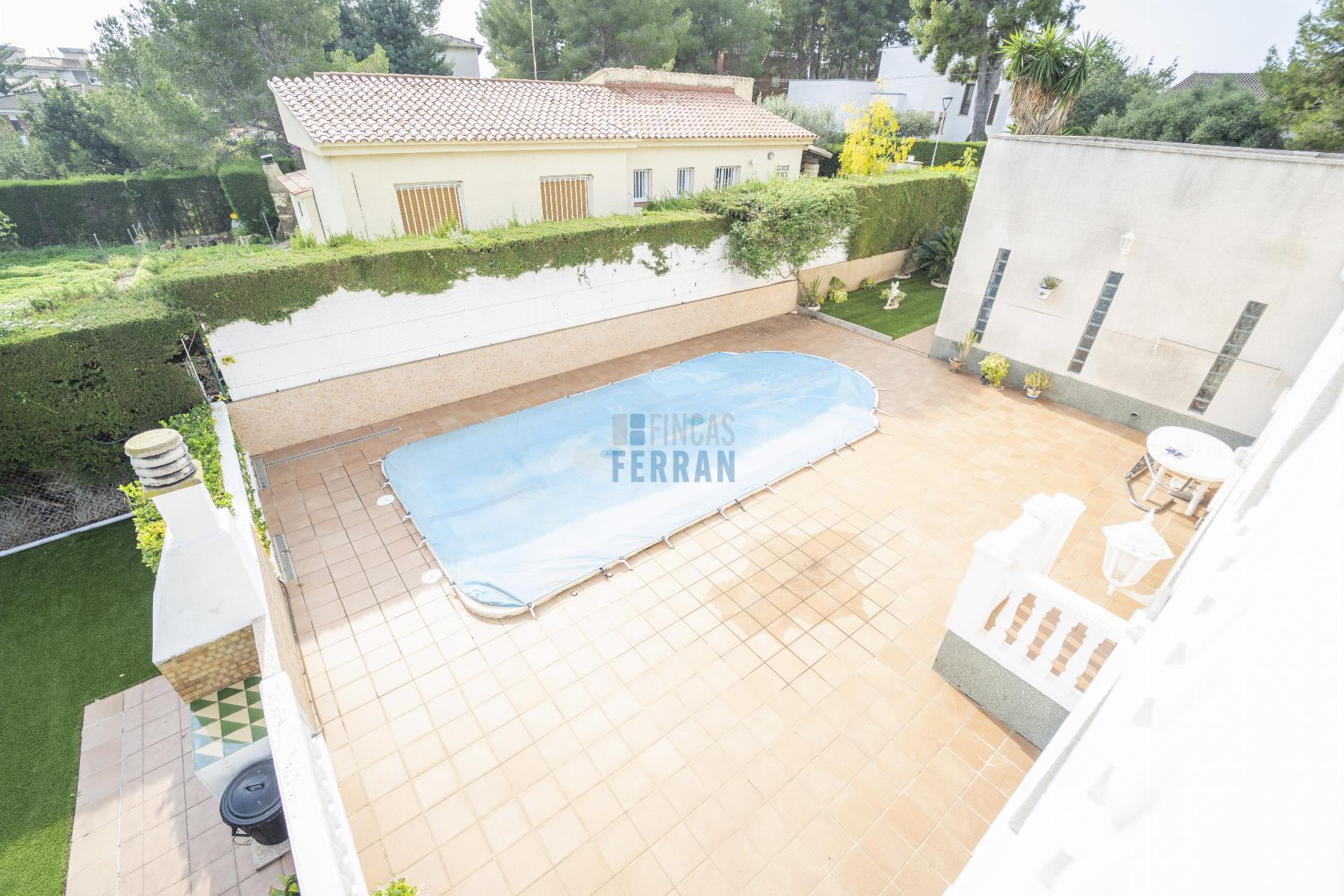 For sale of house in Coma - Ruga
