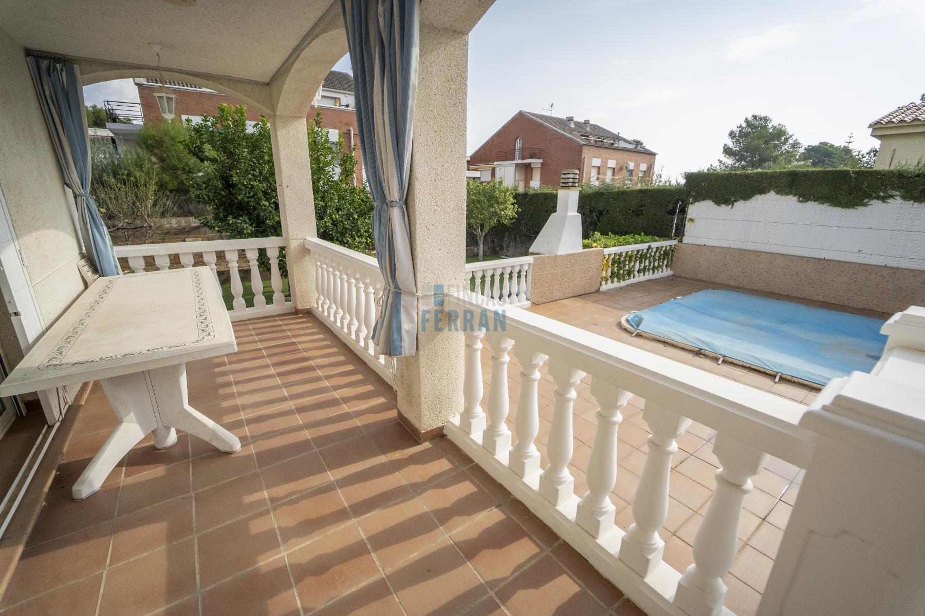 For sale of house in Coma - Ruga