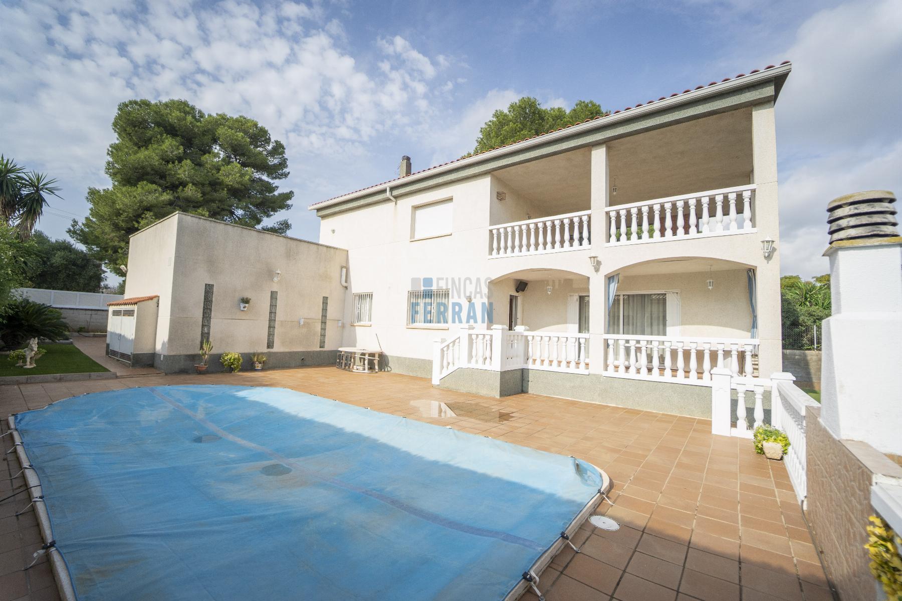 For sale of house in Coma - Ruga